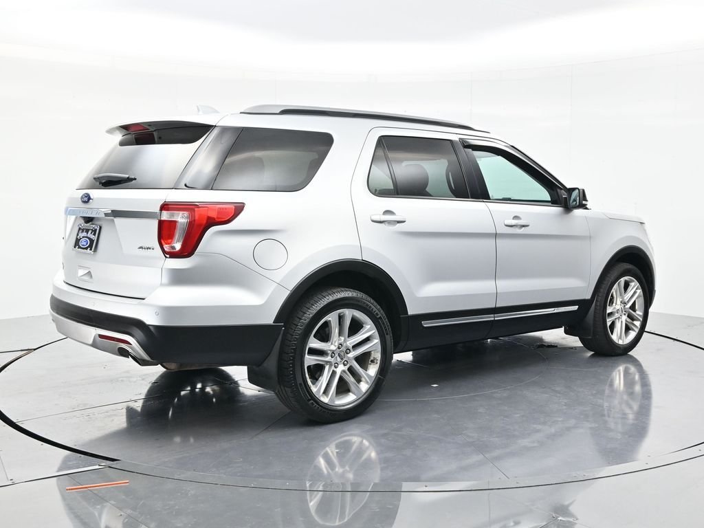Used 2017 Ingot Silver Ford XLT image 5