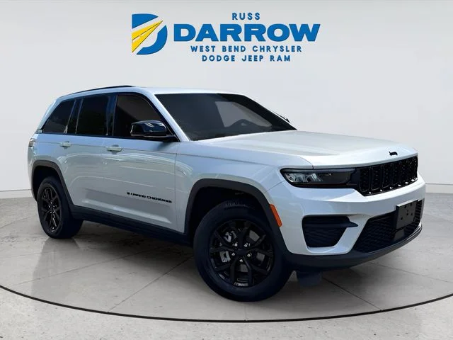 Used 2025 Silver Jeep Altitude image 7