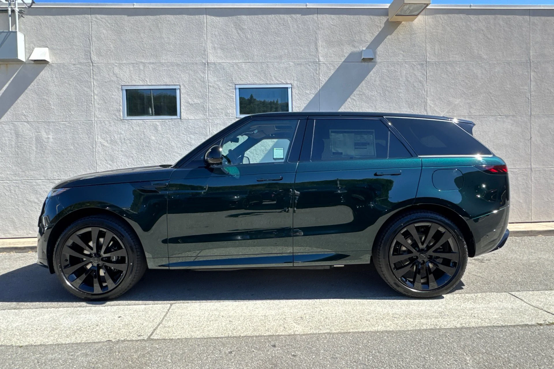 New 2026 British Racing Green Land Rover Dynamic SE image 5