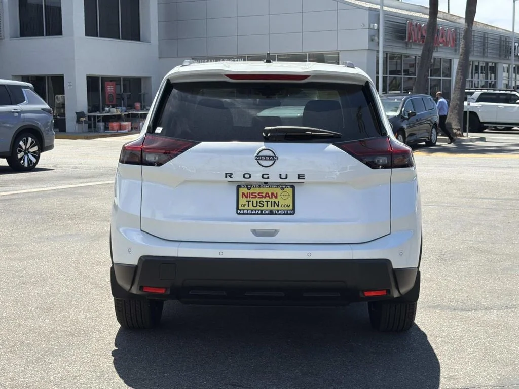New 2026 Everest White Pearl Tricoat Nissan Dark Armor image 5
