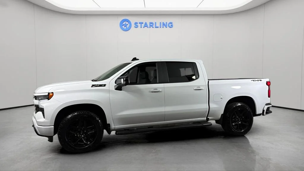 Used 2025 Summit White Chevrolet RST image 2