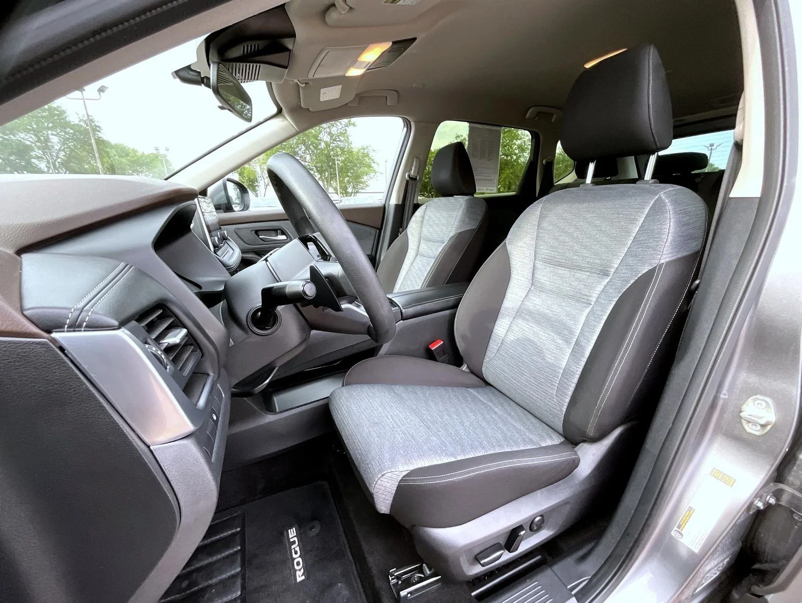 Used 2023 Gray Nissan SV image 11