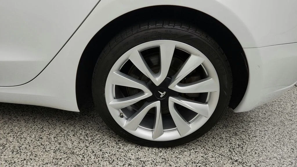 Used 2018 Pearl White Multi-Coat Tesla Long Range Battery AWD image 9