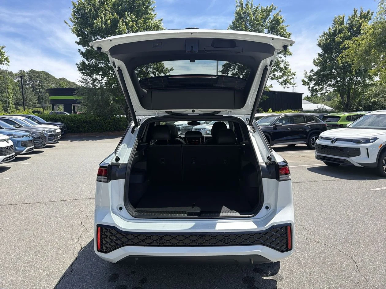 New 2026 White/off-white Volkswagen 2.0T SE R-Line Black image 36