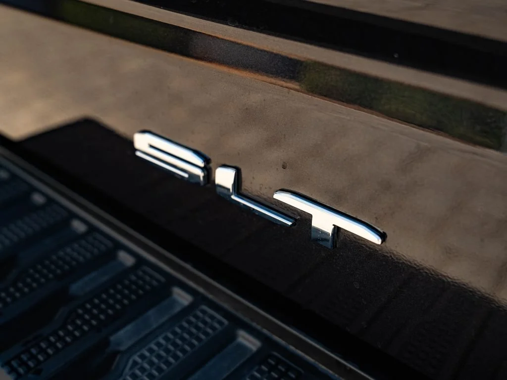 Used 2023 Titanium Rush Metallic GMC SLT image 19