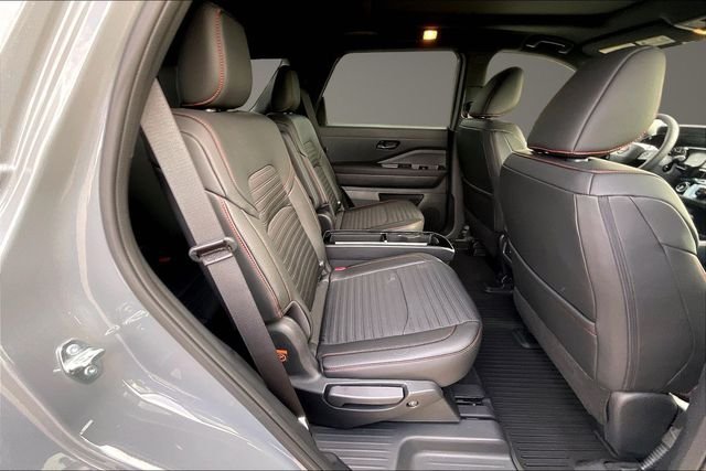 New 2026 Boulder Gray Pearl / Super Black Two-tone Nissan Rock Creek® image 10