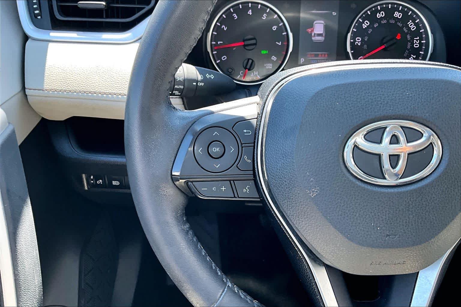Used 2020 Ruby Flare Pearl Toyota XLE image 23
