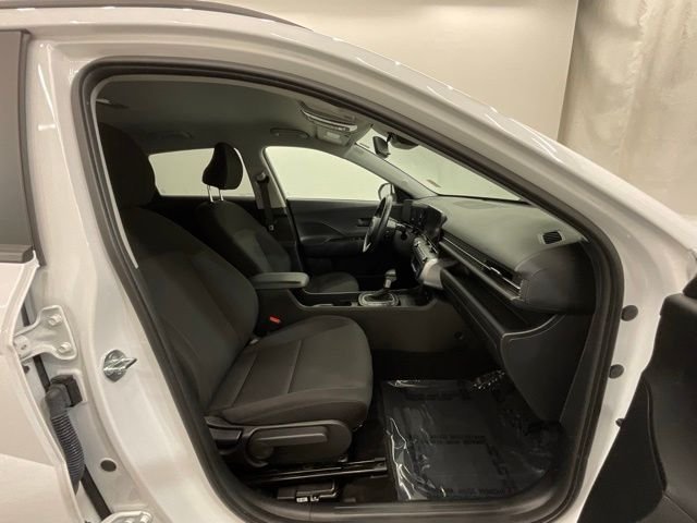 Used 2025 White Hyundai SEL image 23