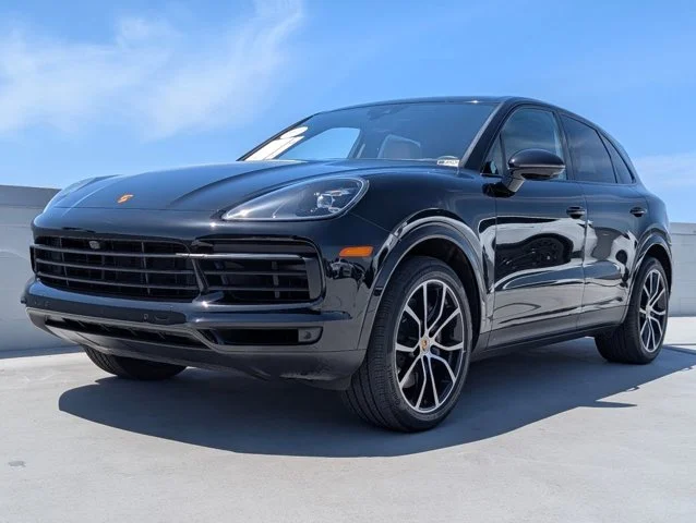 2023 Porsche Cayenne Platinum Edition's photo