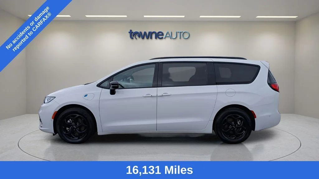 Used 2024 Chrysler Pacifica PHEV Select with VIN 2C4RC1S76RR141852 for sale in Hamburg, NY