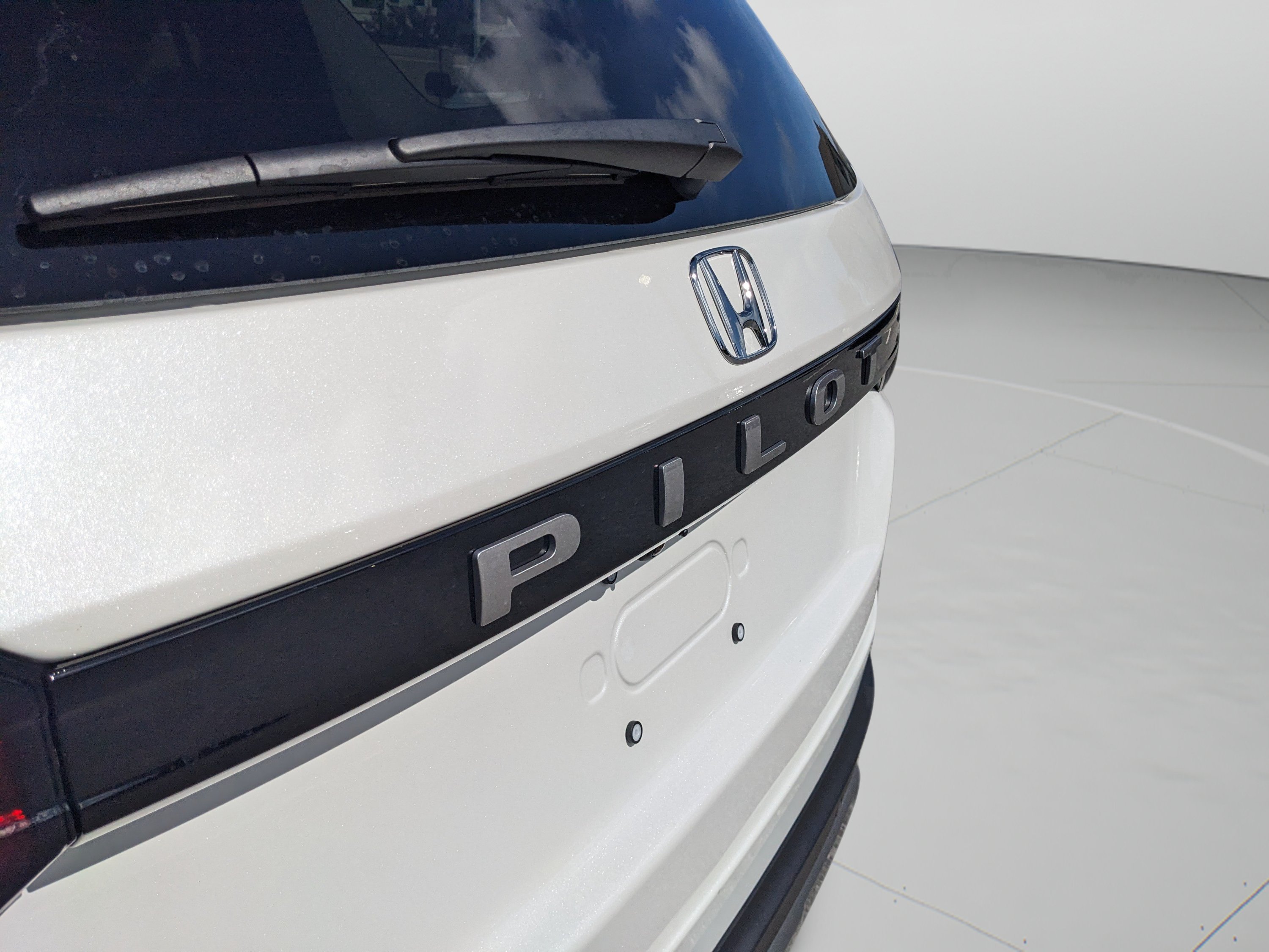 New 2026 Platinum White Pearl Honda EX-L image 37