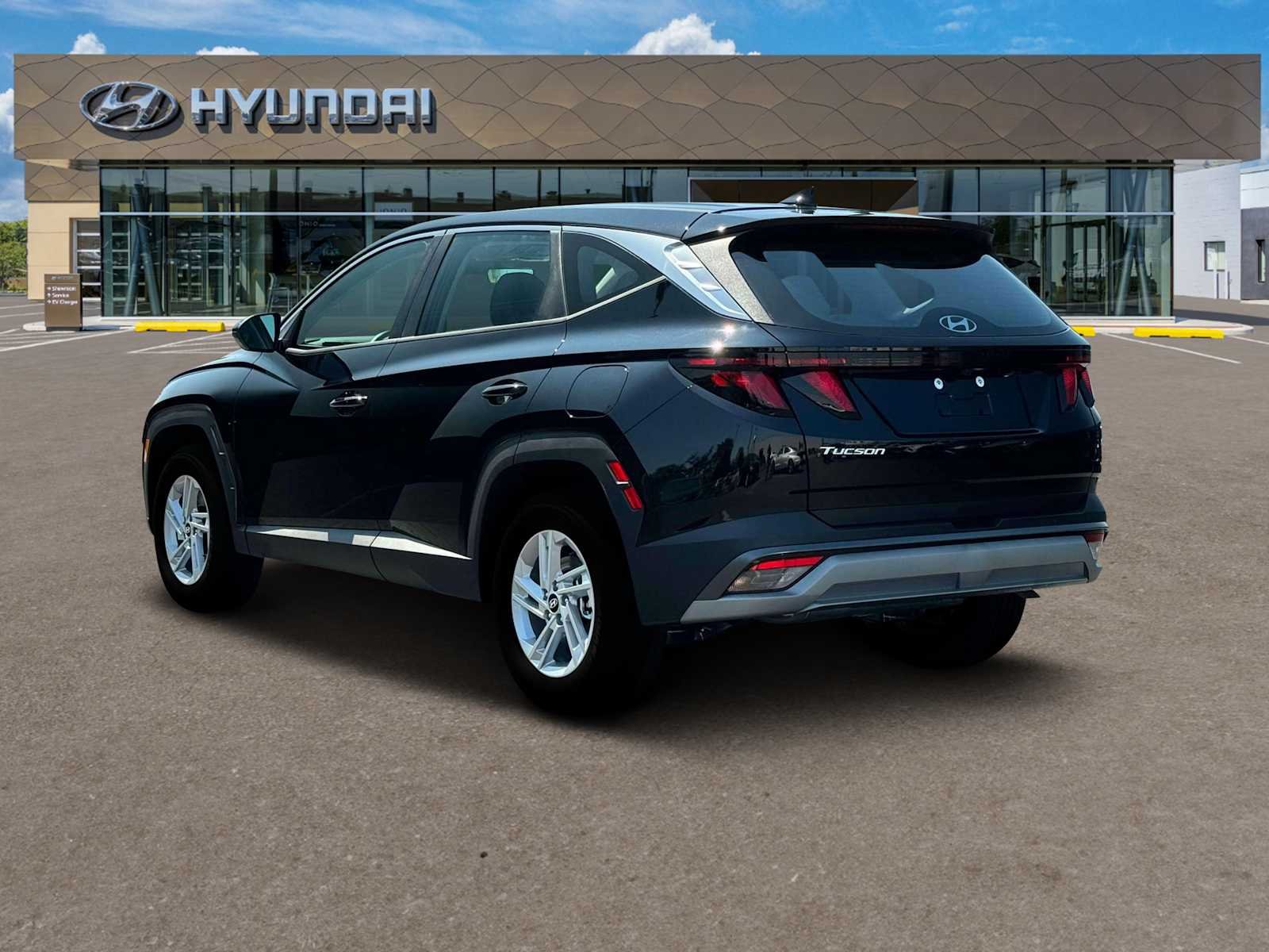 Used 2025 Phantom Black Hyundai SE image 5
