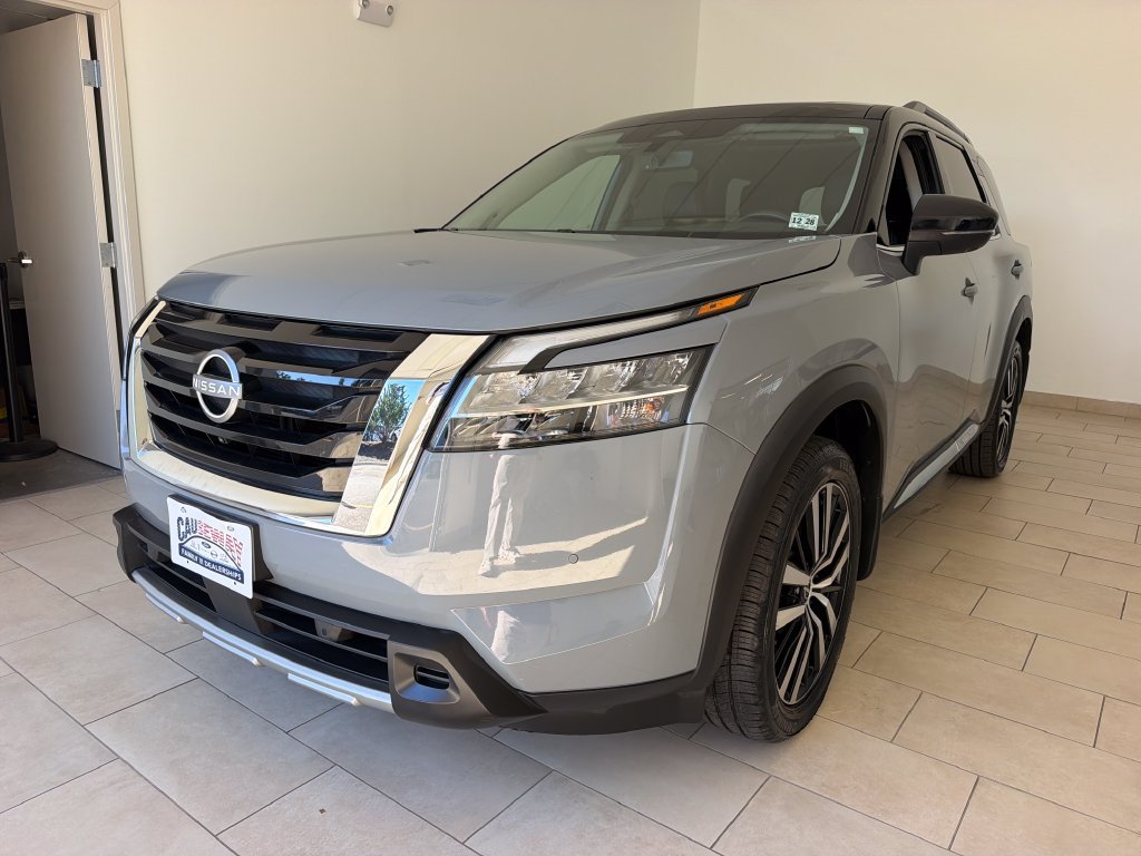 Used 2024 2t Gry Blk Roof Nissan Platinum image 4