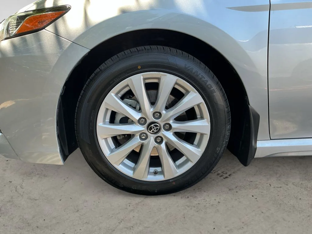 Used 2019 Silver Toyota SE image 9