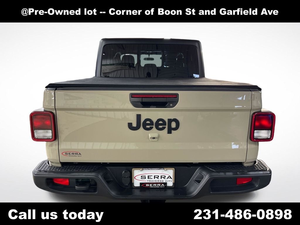 Used 2022 Beige Jeep Sport image 4