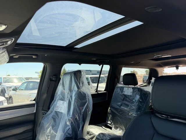 New 2026 Bright White Clear-Coat Exterior Paint Jeep Limited Reserve image 25