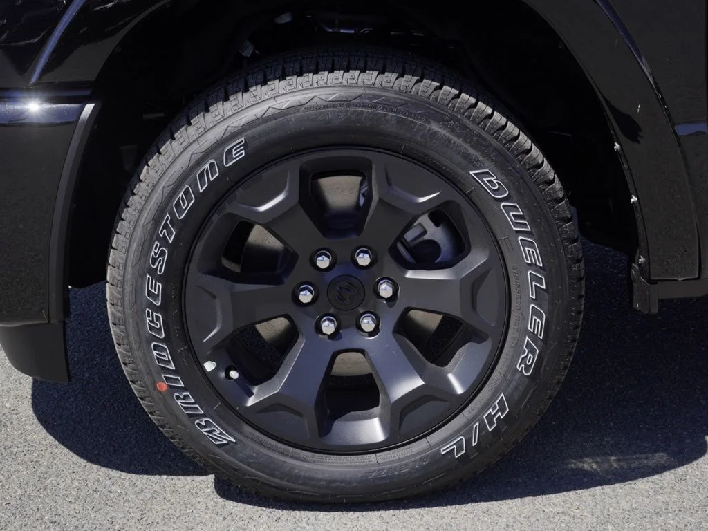 New 2026 Diamond Black Crystal Pearl-Coat Exterior Paint RAM Big Horn/Lone Star image 9