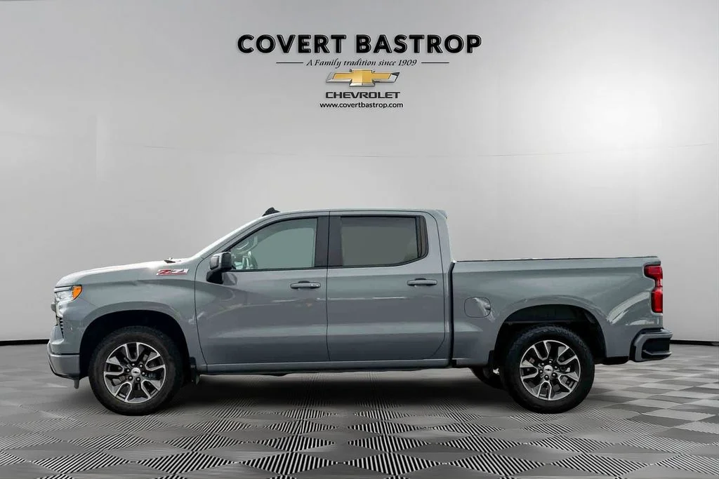 Used 2023 White Chevrolet RST image 2