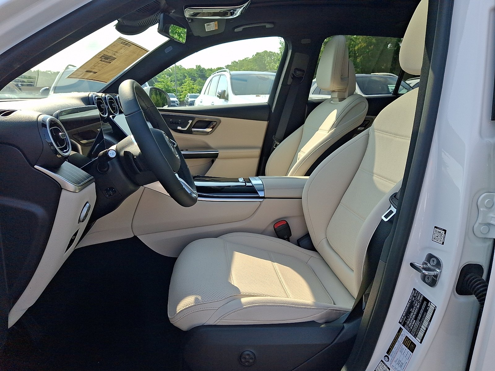 New 2026 Polar White Mercedes-Benz GLC 300 image 8