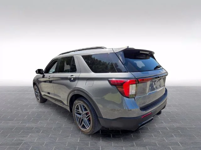 Used 2025 Gray Ford ST-Line image 5