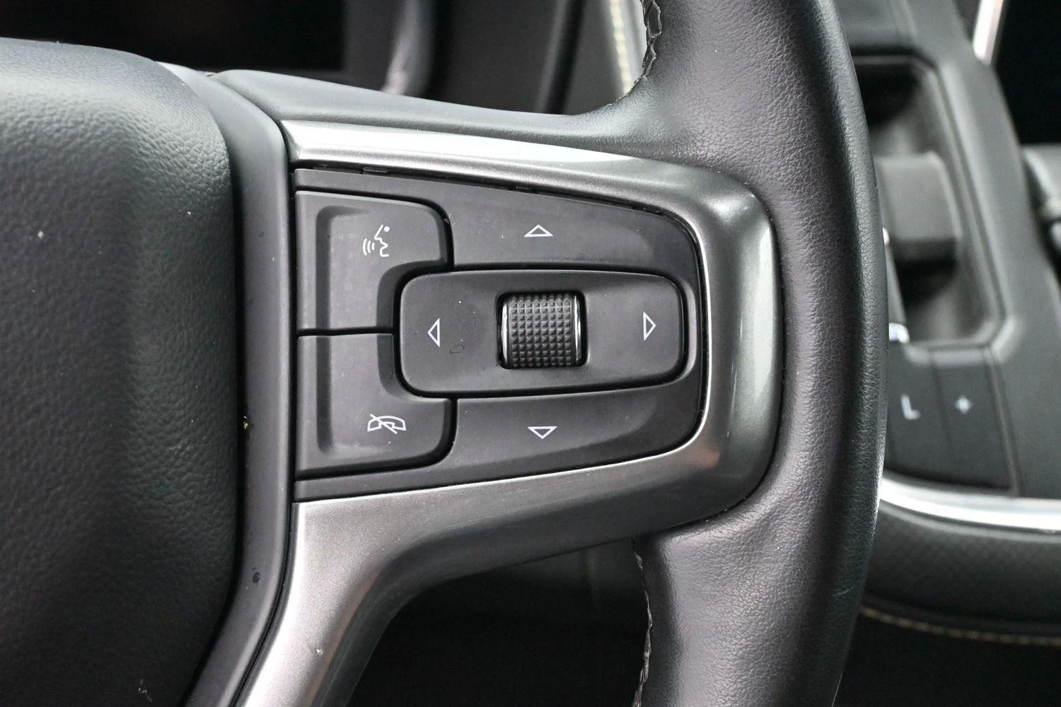 Used 2023 Iridescent Pearl Tricoat Chevrolet Premier image 21