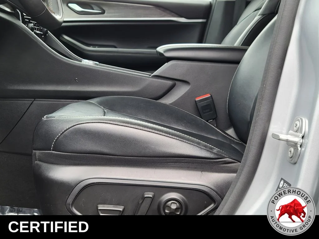 Used 2023 Silver Jeep Limited image 25