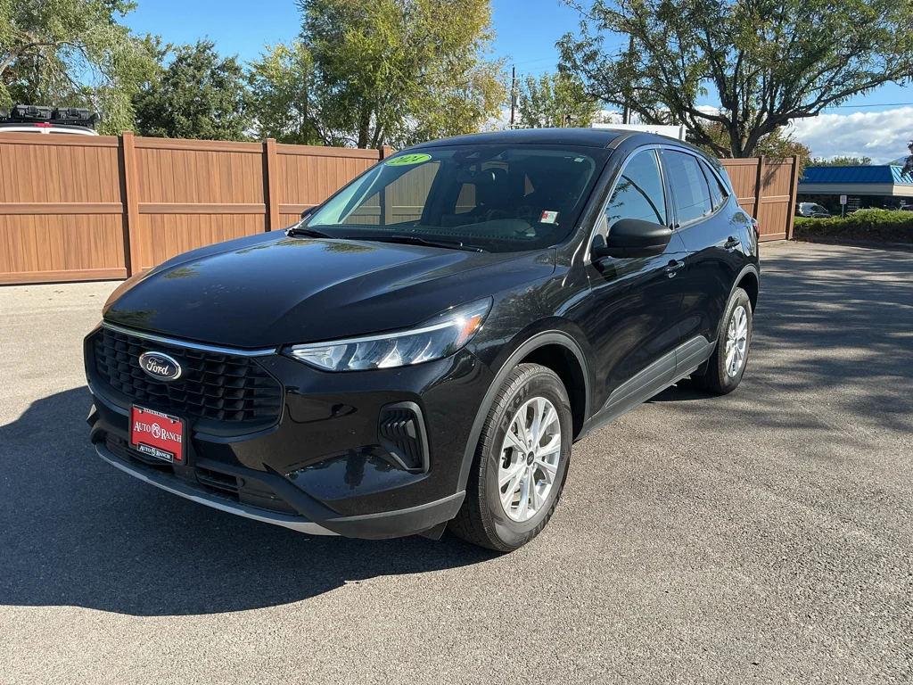 Used 2024 Agate Black Metallic Ford Active image 2
