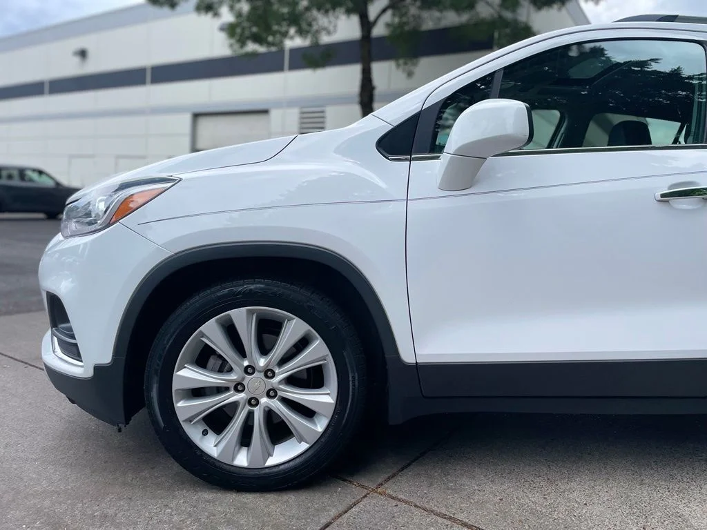 Used 2018 Summit White Chevrolet Premier image 7