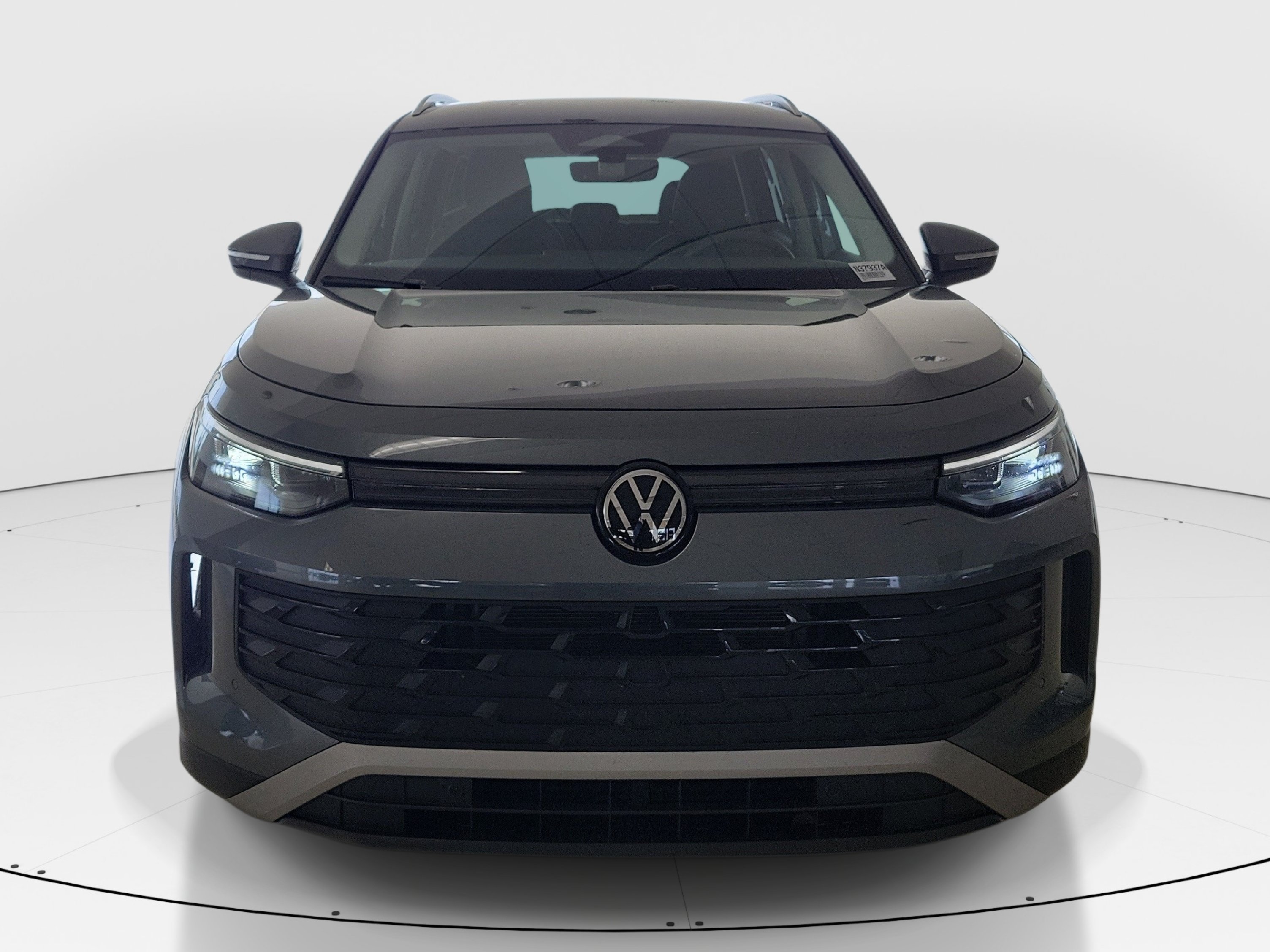 Used 2025 Platinum Gray Metallic Volkswagen 2.0T SE image 3