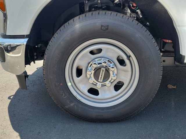 New 2026 White Ford F350 4X2S/CCCSR image 27