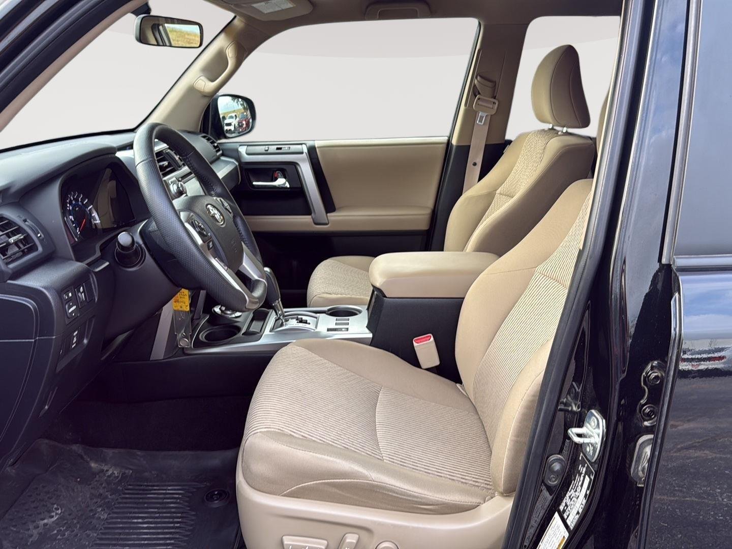 Used 2018 Midnight Black Metallic Toyota SR5 image 15