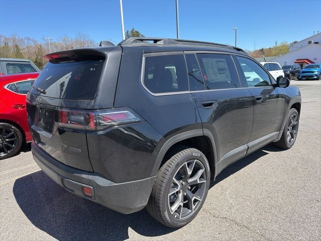 New 2026 Diamond Black Crystal Pearl-Coat Exterior Paint Jeep Overland image 3