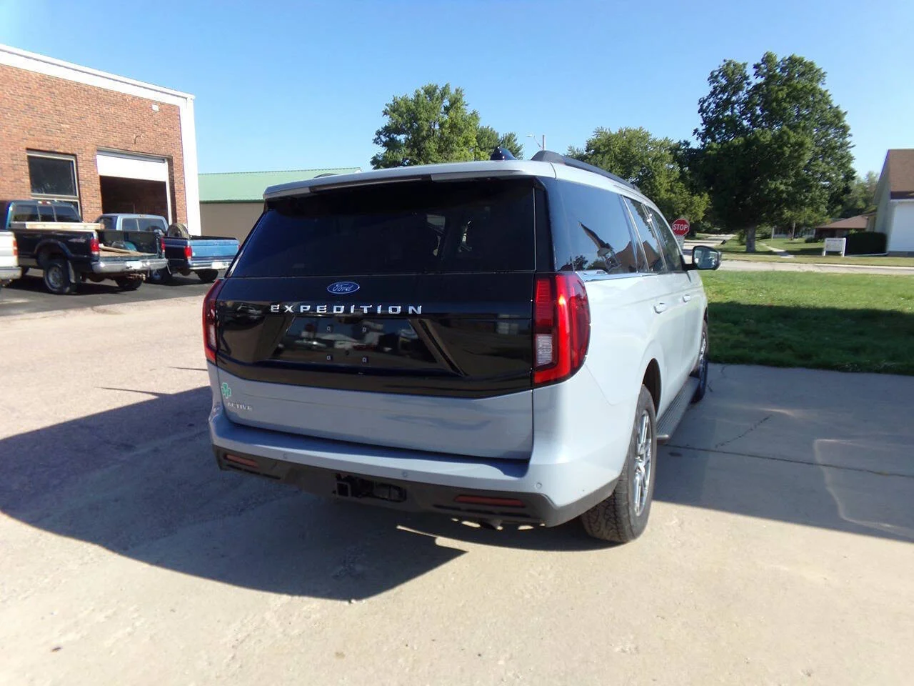 Used 2025 Gray Ford Active 4x4 4dr SUV image 2