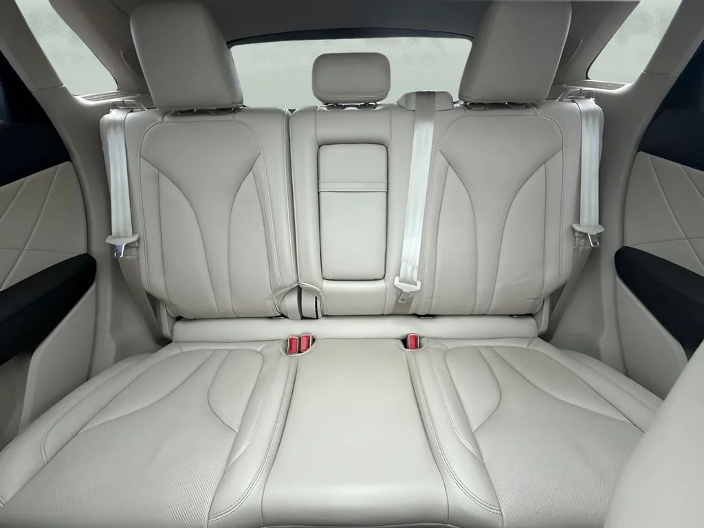 Used 2019 White Lincoln Reserve image 7