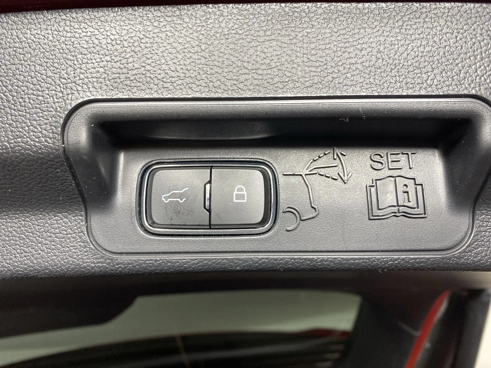 Used 2023 Rapid Red Metallic Tinted Clearcoat Ford XLT image 7