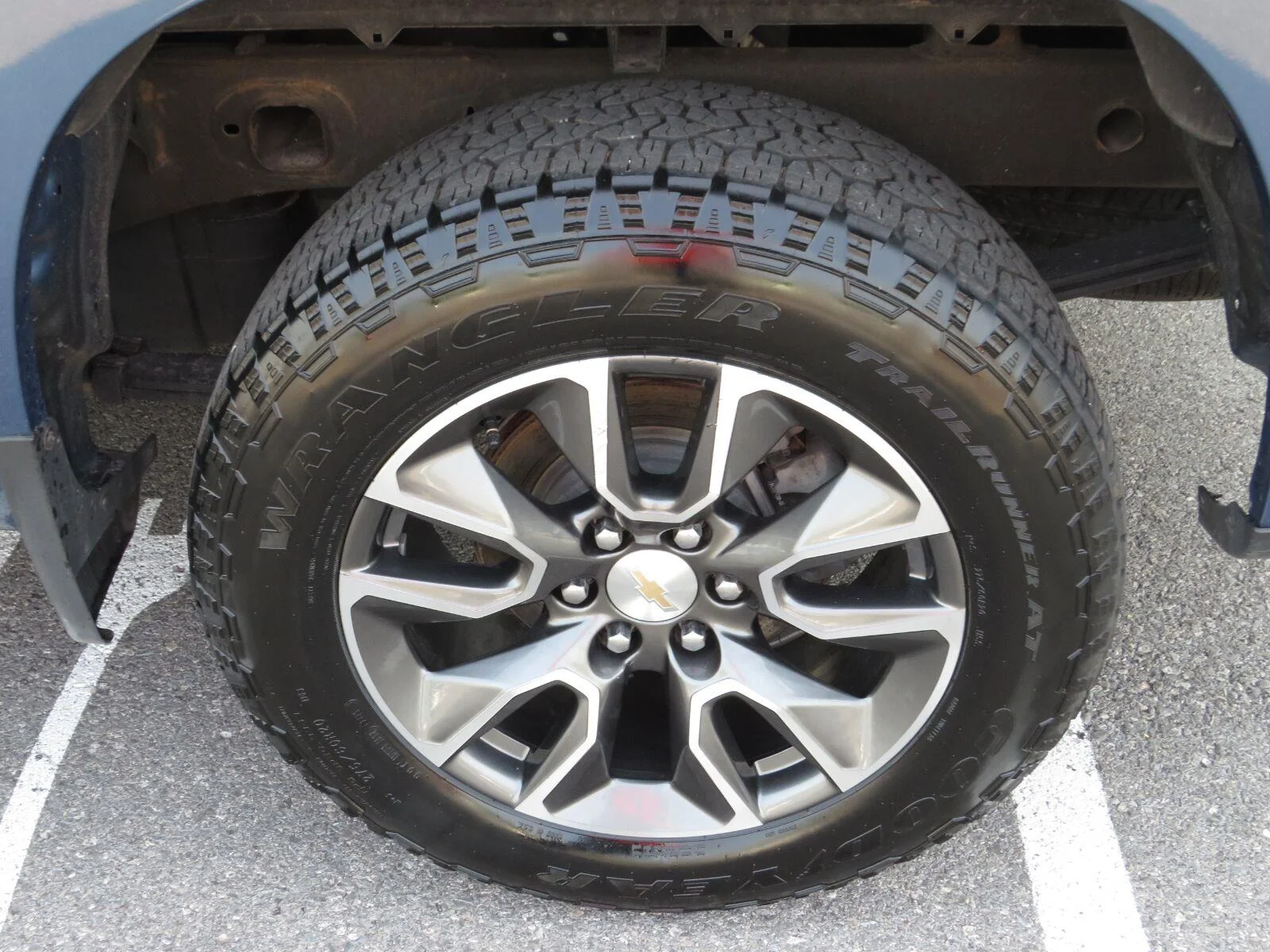 Used 2024 Lakeshore Blue Metallic Chevrolet LT (2FL) image 20