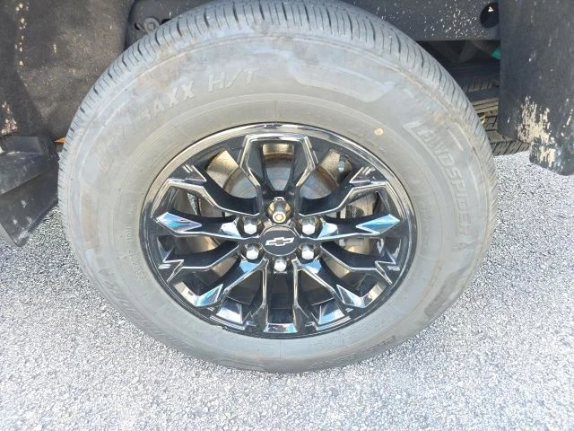 Used 2022 Gray Chevrolet Z71 image 6
