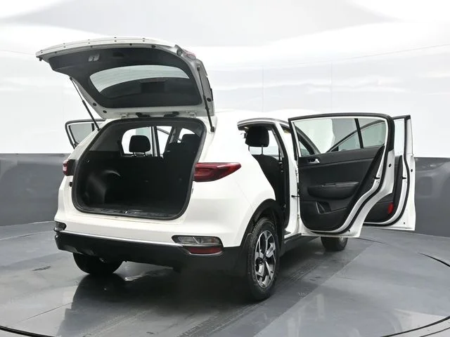 Used 2022 White Kia LX image 29
