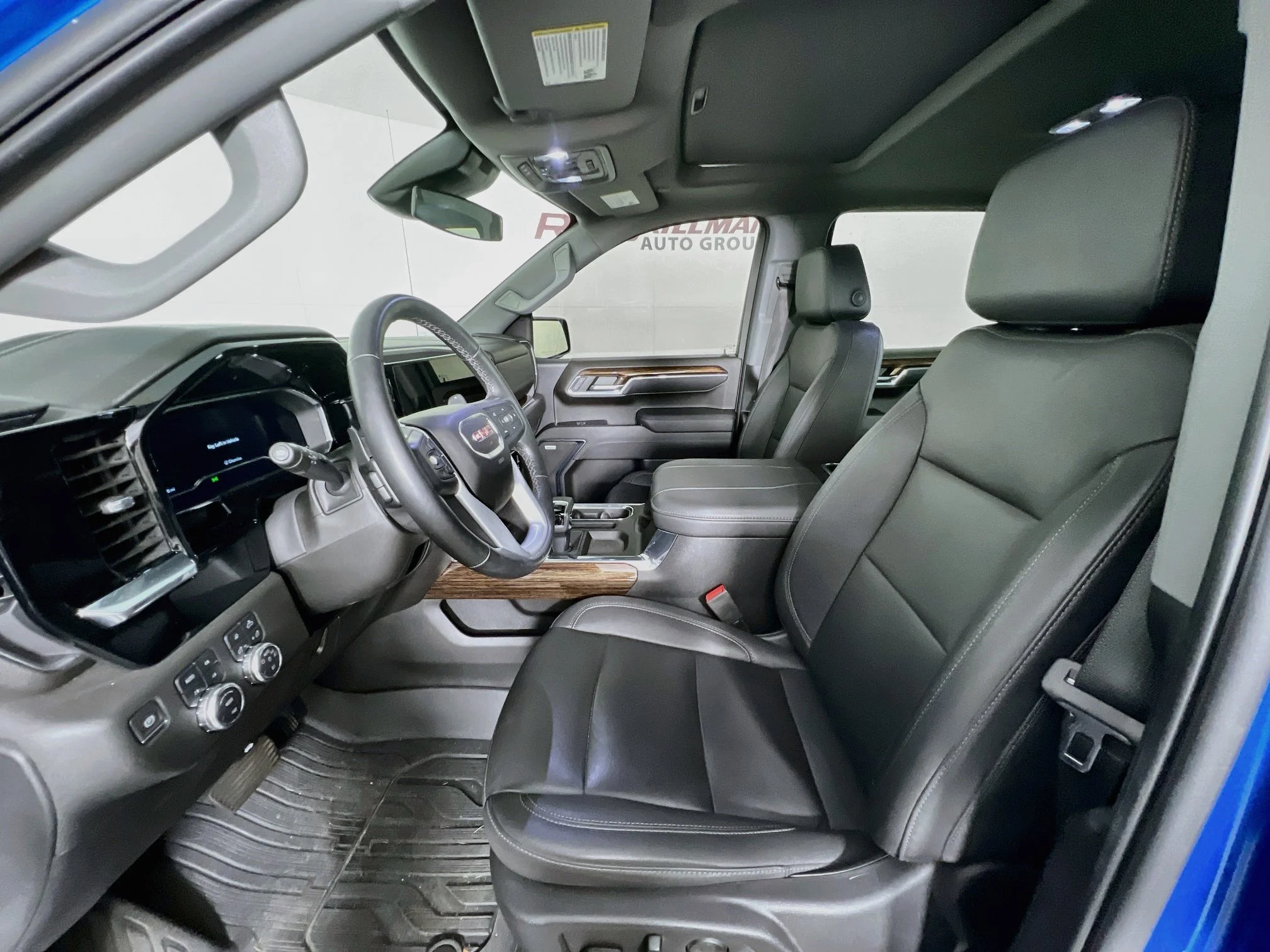 Used 2024 Dynamic Blue Metallic GMC ELEVATION image 9