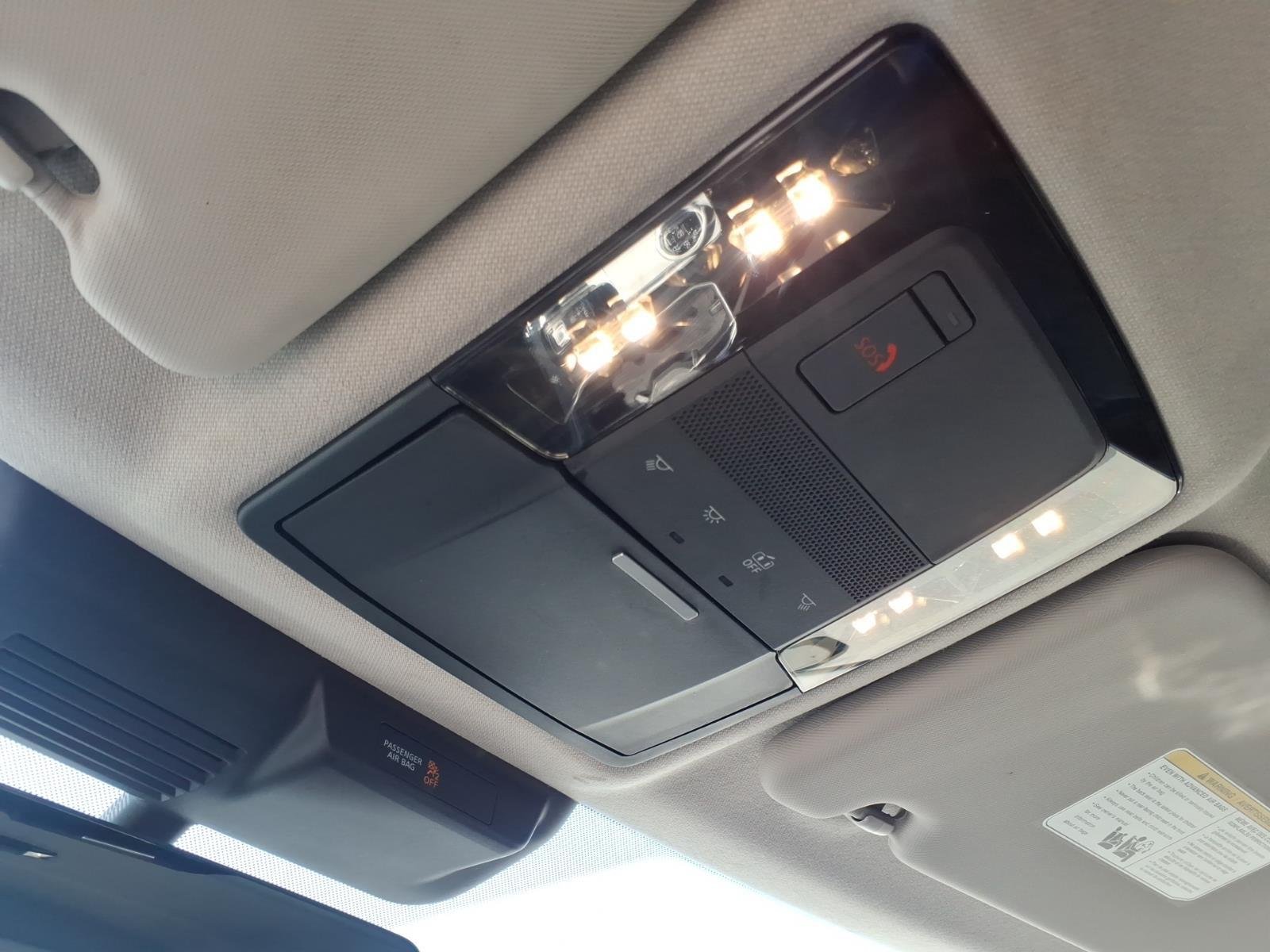 Used 2025  Mitsubishi SE image 9