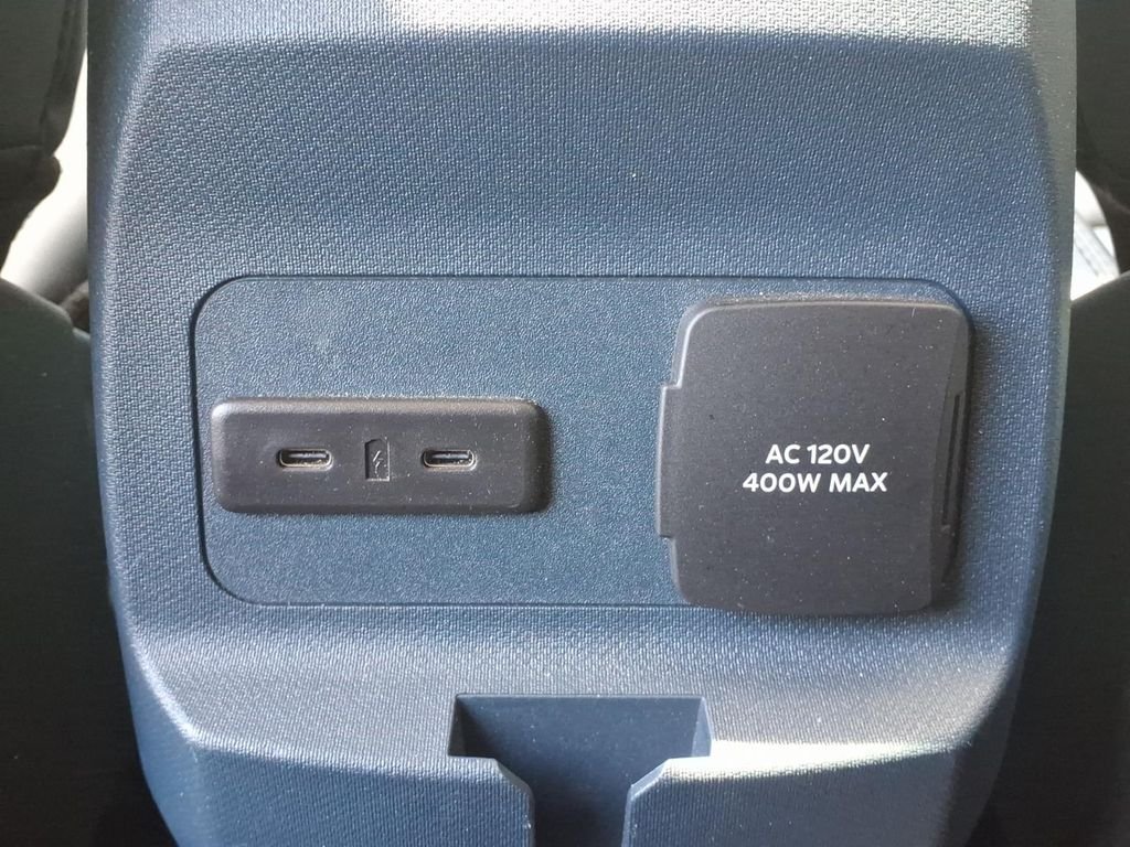 Used 2025 Gray Ford Lariat image 32
