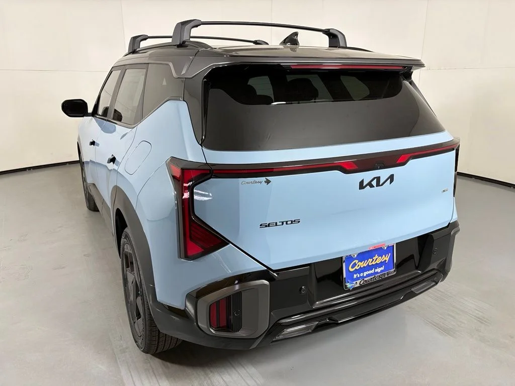 New 2027 Frost Blue / Black Roof Kia X-Line S image 6