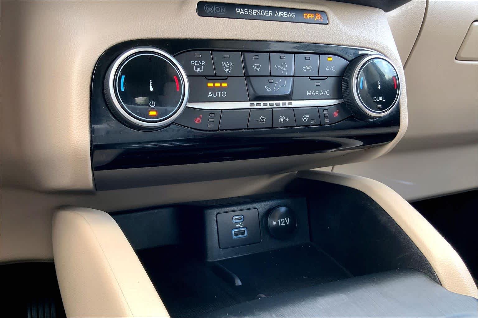 Used 2022 Star White Metallic Tri-Coat Ford SEL image 32