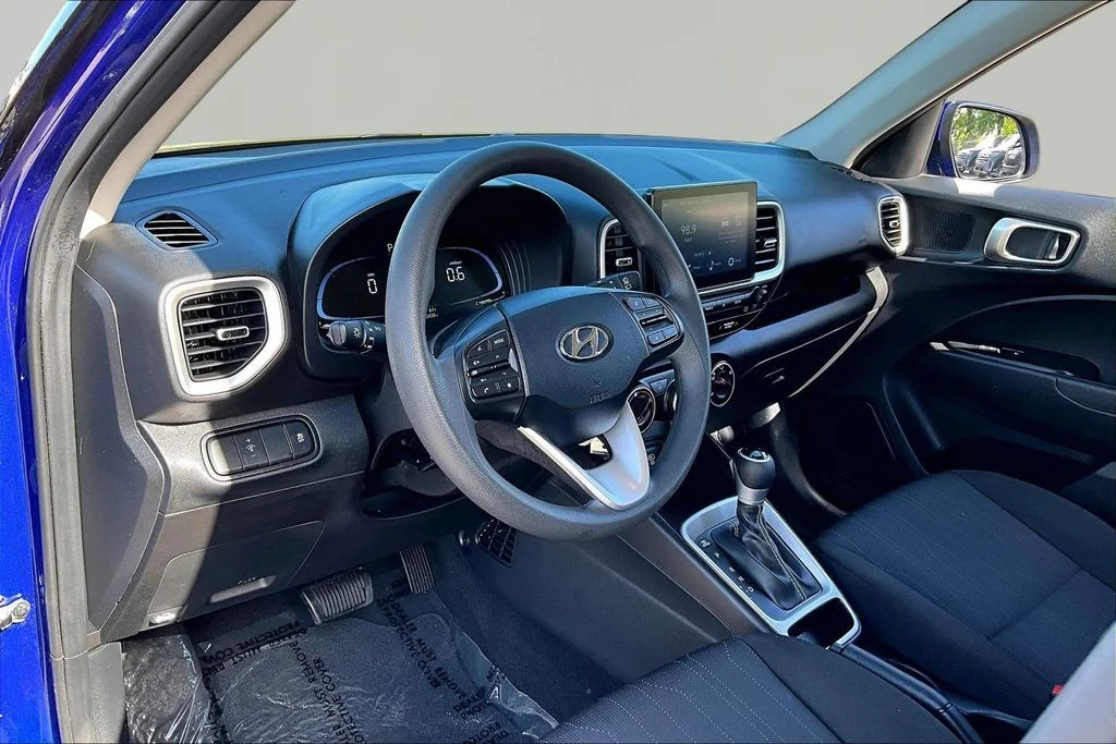 Used 2024 Intense Blue Hyundai SE image 14