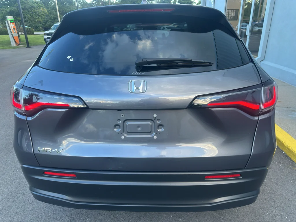 Used 2023 Modern Steel Metallic Honda LX image 4