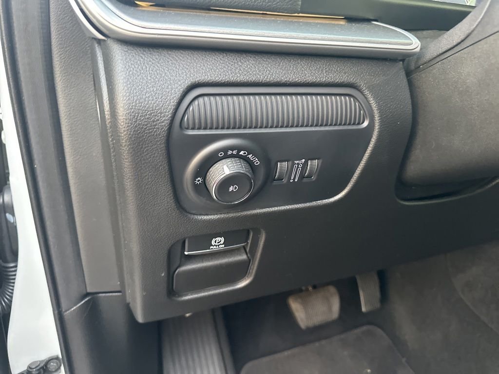 Used 2025 White Jeep Base image 10