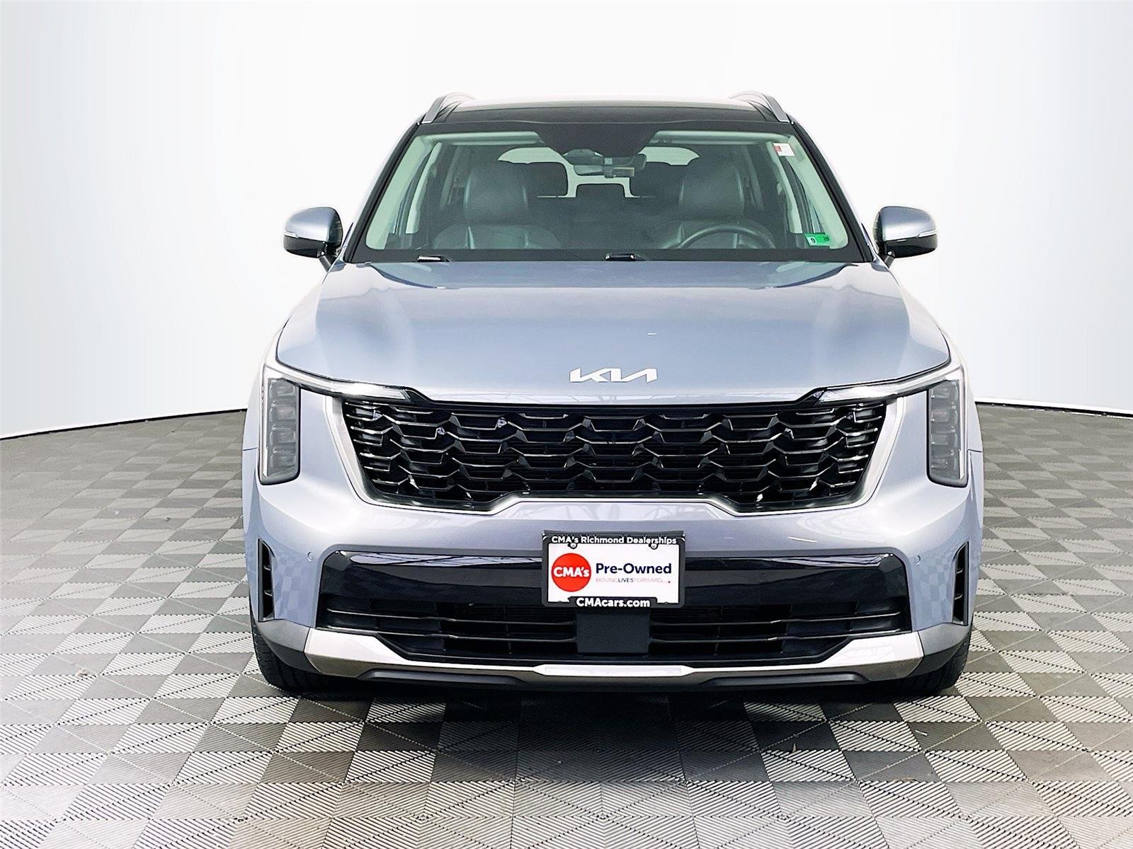 Used 2025 Everlasting Silver Kia S image 2