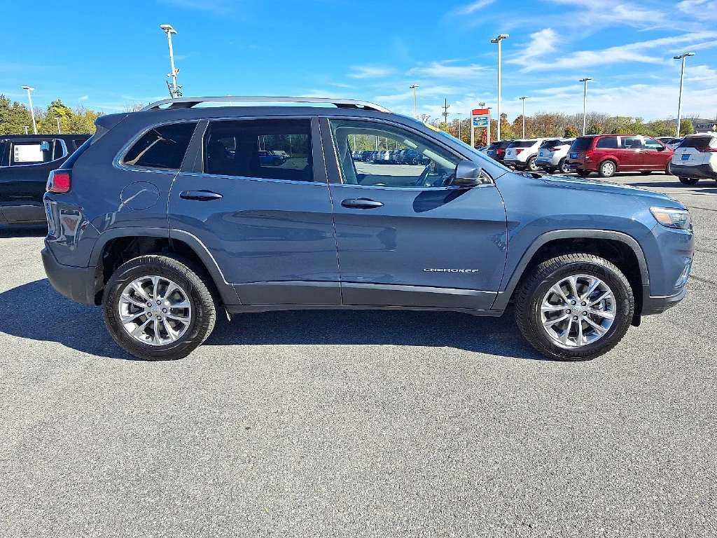 Used 2021 Blue Jeep Latitude Lux image 8