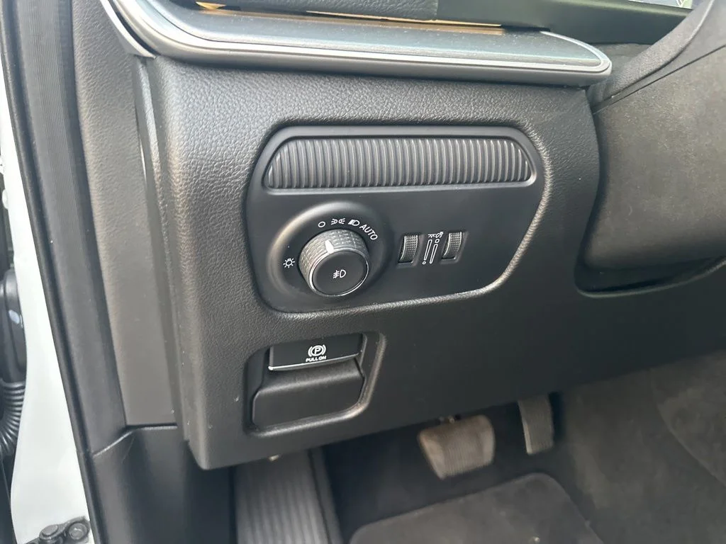 Used 2025 White Jeep Base image 10
