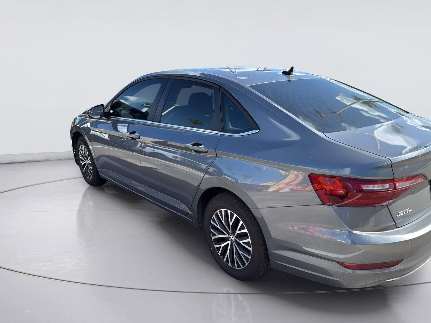 Used 2021 Platinum Gray Metallic Volkswagen SE image 8